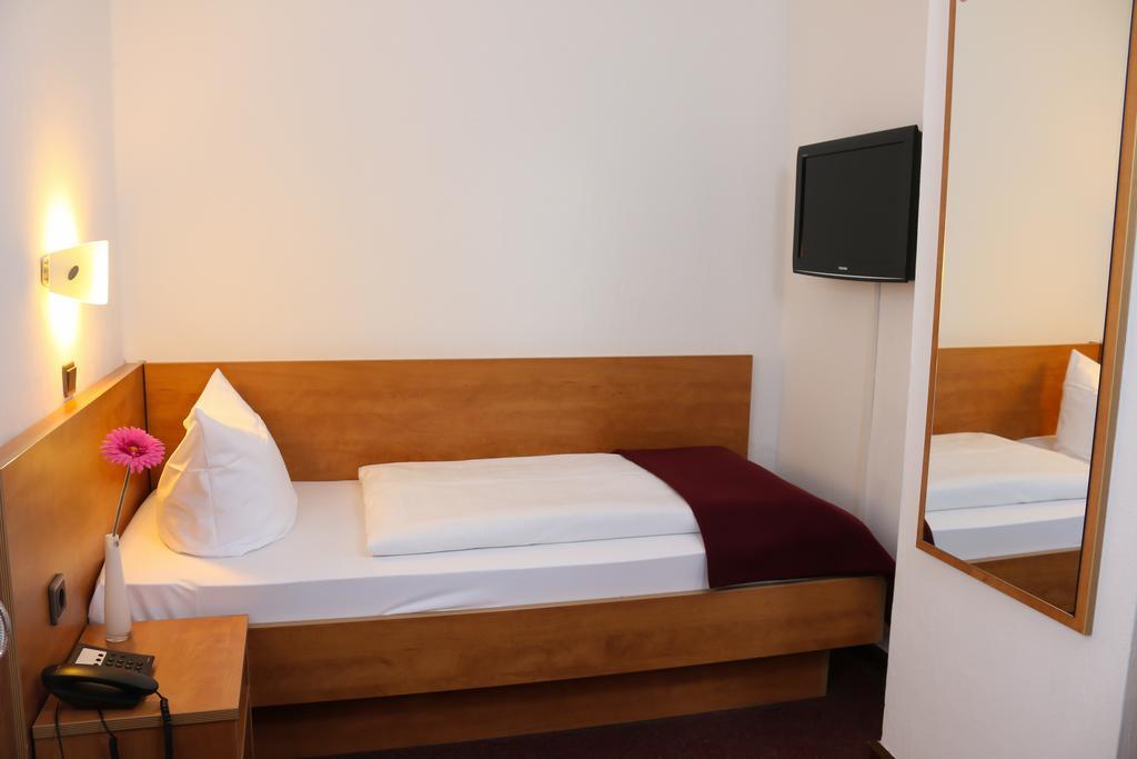 City Hotel Journal Вольфсбург Экстерьер фото