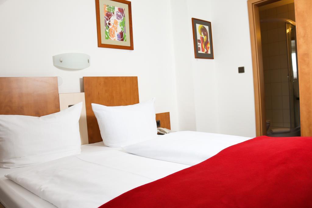 City Hotel Journal Вольфсбург Экстерьер фото