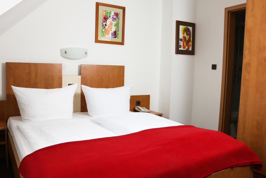 City Hotel Journal Вольфсбург Экстерьер фото