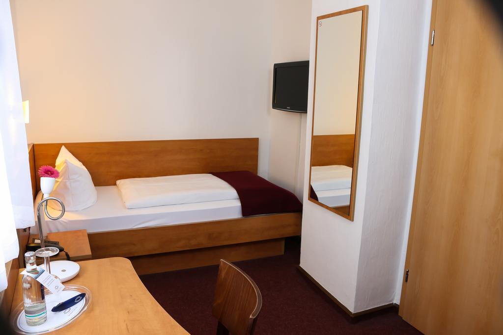 City Hotel Journal Вольфсбург Экстерьер фото